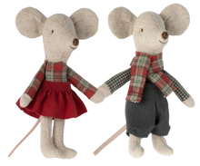 Load image into Gallery viewer, Maileg / Little Brother And Sister / Winter Mice Twins