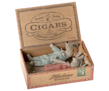 Load image into Gallery viewer, Maileg / Mouse in Box / Mum &amp; Dad in Cigarbox