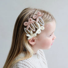 Load image into Gallery viewer, Mimi &amp; Lula / Clic Clacs / Granny Knitted Bow