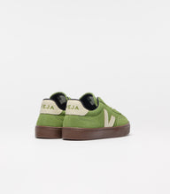 Load image into Gallery viewer, Veja  / Volley / Kiwi Pierre Bark