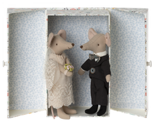 Load image into Gallery viewer, Maileg / Wedding Mice Couple In A Box