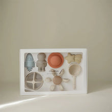 Load image into Gallery viewer, Mushie / Giftbox / Mini Astronaut