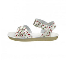 Load image into Gallery viewer, Salt Water Sandals / Sandalen / Sweetheart / Cherry