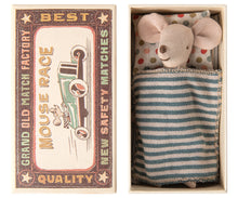Load image into Gallery viewer, Maileg / Mouse in Box / Big Brother / Checked Shirt