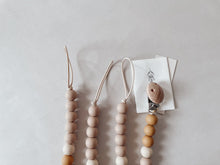Load image into Gallery viewer, Bezisa / Silicon Pacifier Clip / Speenkoord / Canyon Clay