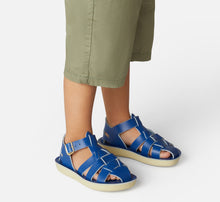 Load image into Gallery viewer, Salt Water Sandals / Sandalen / Shark / Cobalt