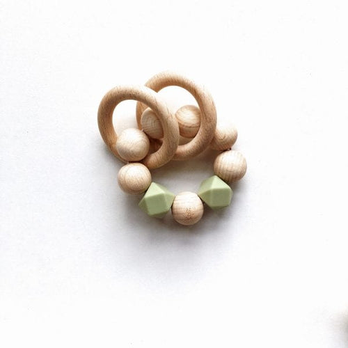 Bezisa / Rattle / Rammelaar / Olive