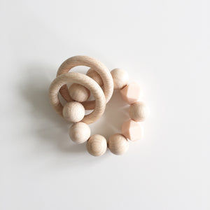 Bezisa / Rattle / Rammelaar / Blush