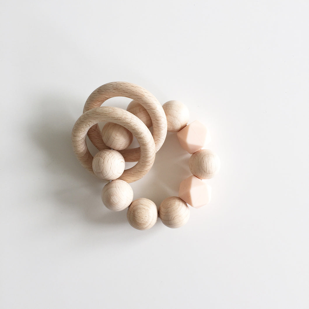 Bezisa / Rattle / Rammelaar / Blush
