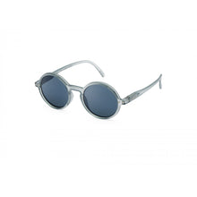 Load image into Gallery viewer, Izipizi / Zonnebril / Sunglasses / Junior (3-10 jaar) / G  / Frosted Blue