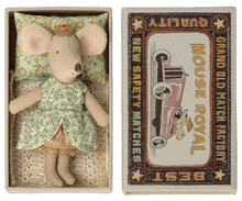 Load image into Gallery viewer, Maileg / Mouse in Box / Little Sister / Princess Mouse