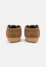 Load image into Gallery viewer, Veja / Baby Suede / Brown Pekin