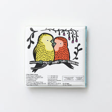 Load image into Gallery viewer, Wee Gallery / Magisch Bad Boekje / Who loves pets?